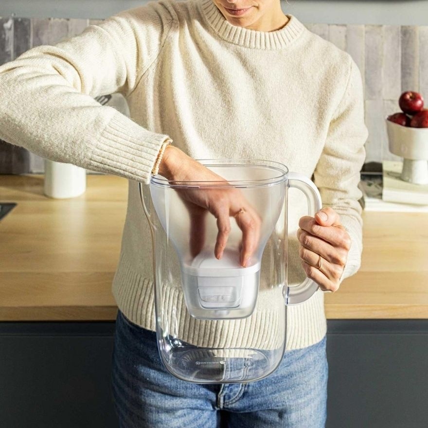 STYLE ESSENTIAL 2.4L WATER FILTER JUG (SAND)
